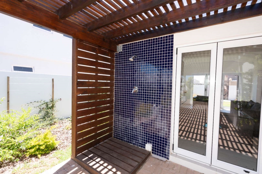 3 Bedroom Property for Sale in Middedorp Western Cape